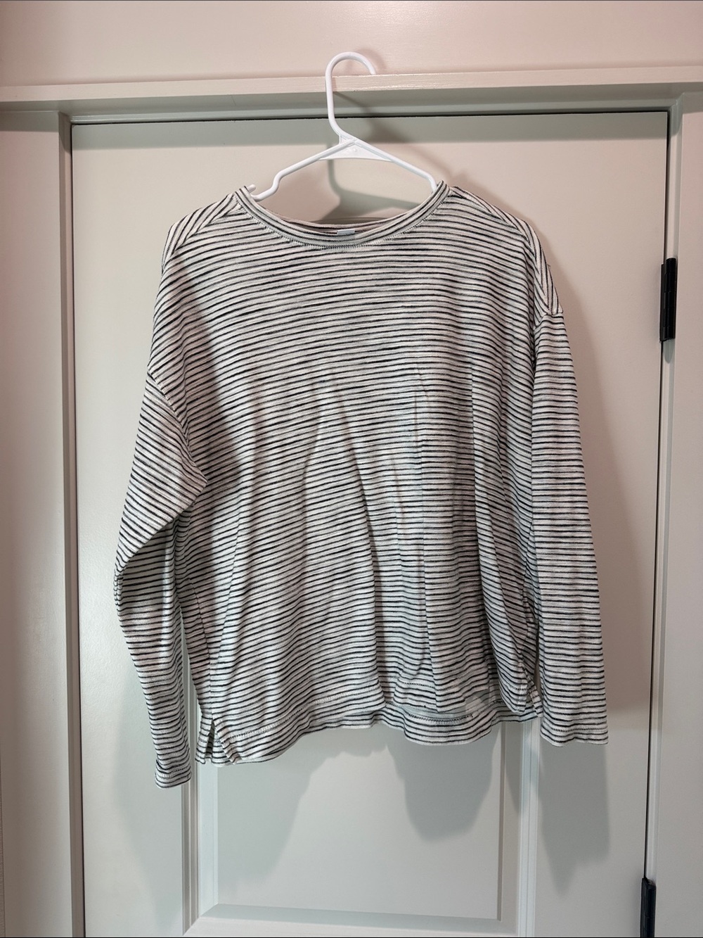 Old Navy Black and White Striped Long-Sleeve Tee